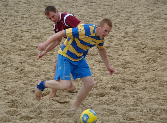 01062014beachsoccerstartDSC00440