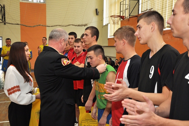 04112015volleydsc 0010 2