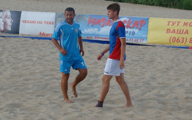 beachfootb2turDSC00466