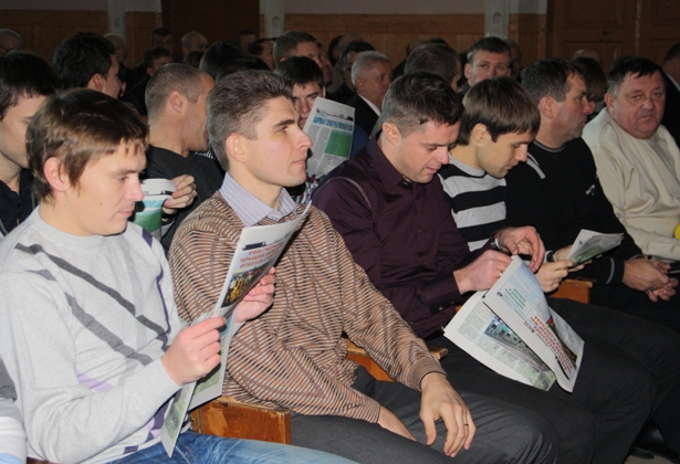 shpola_z_gazetamyIMG_1628