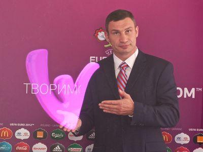 vitaliy_klitchko_logotip_volonterov_euro-2012_1